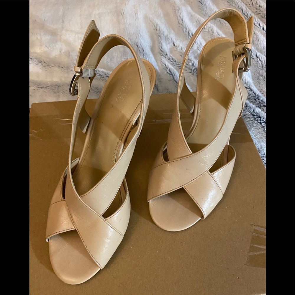 Michael Kors beige shoes 👠 9 1/2